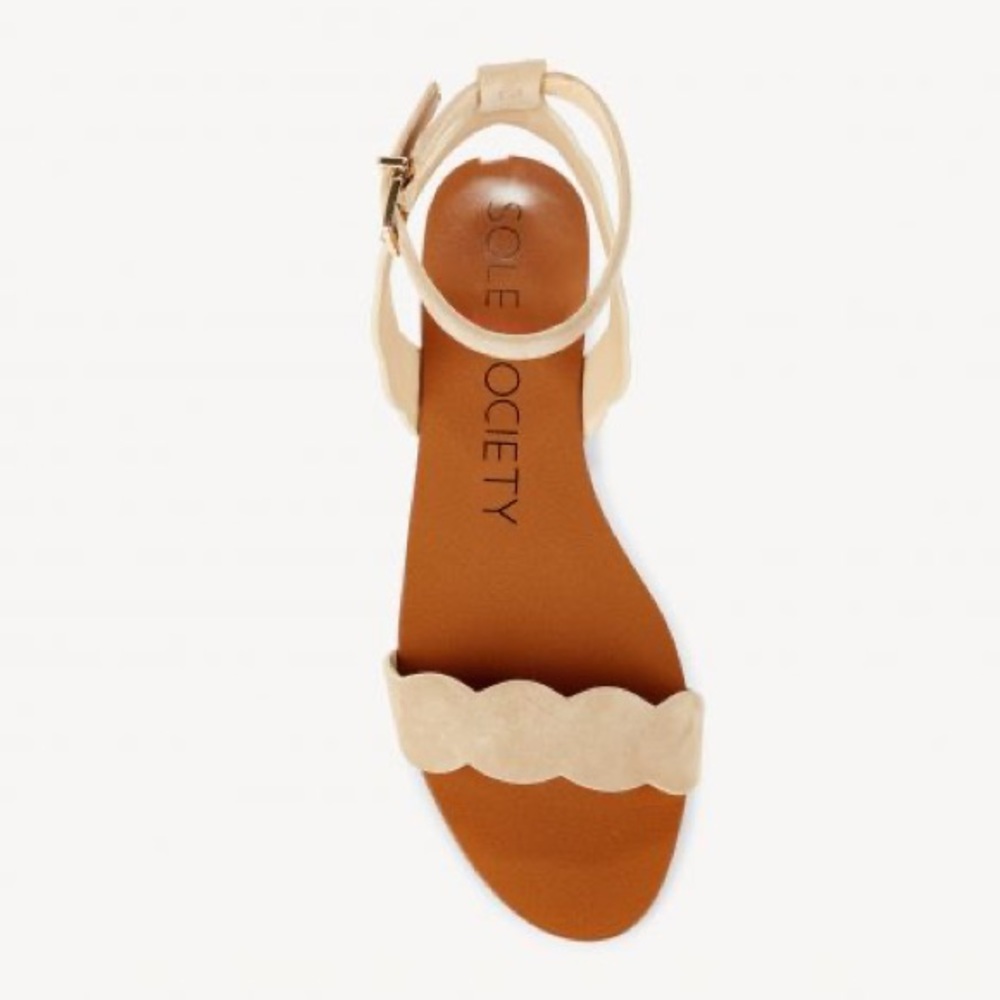Odette Scalloped Flat Sandal in light camel